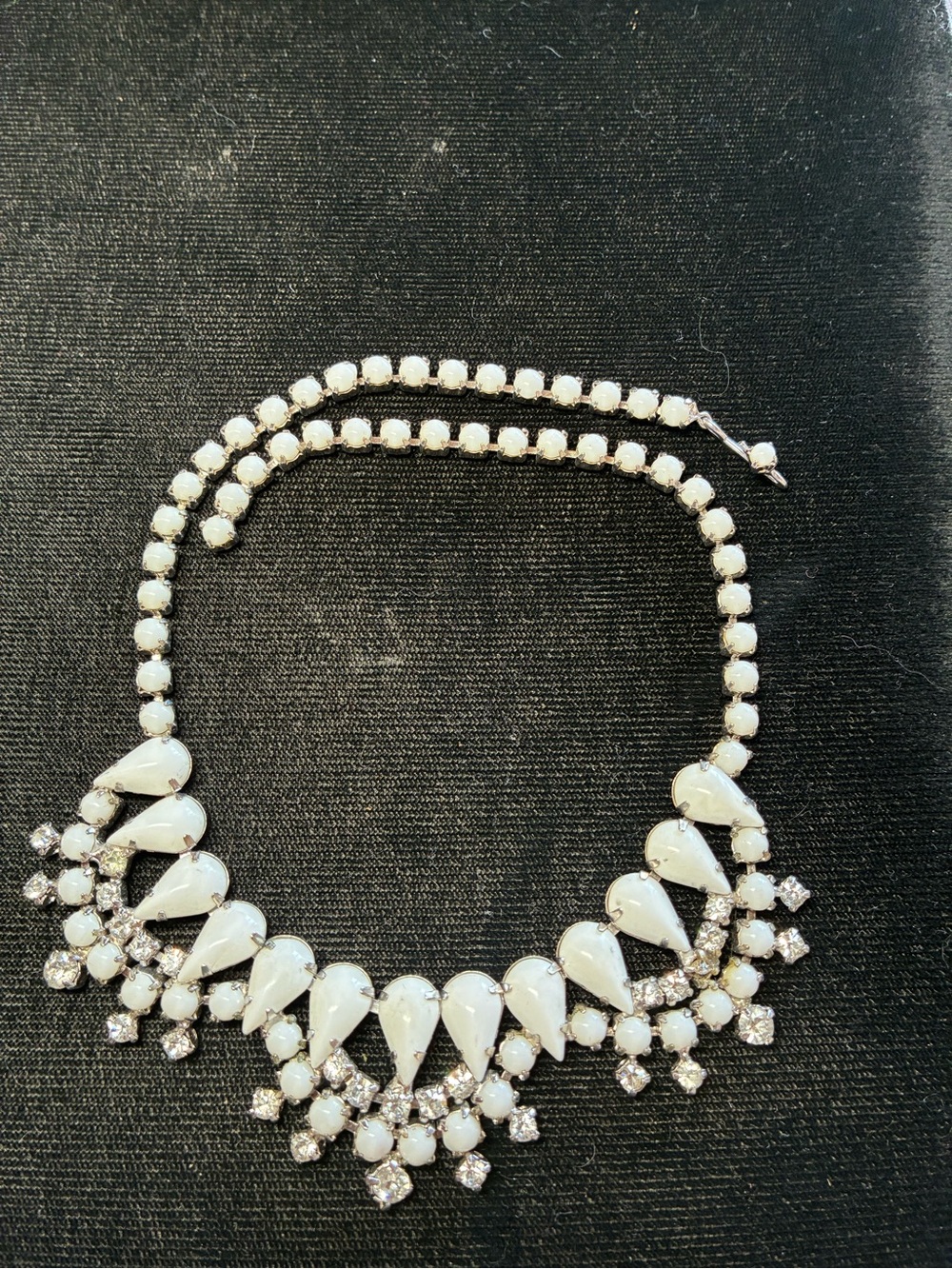 Vintage Elegant White Teardrop with rhinestones Statement Necklace Party